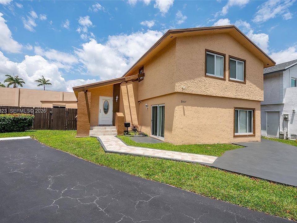 1st image of 1007 NW 106th Avenue Cir