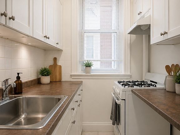 2nd image of 15 Orkney Rd #9