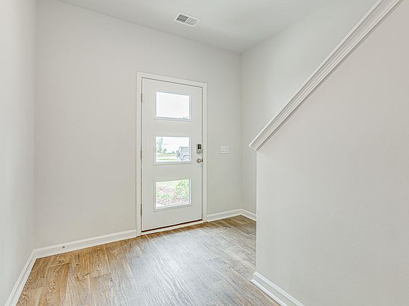 5th image of 137 Blossom Wood Ln