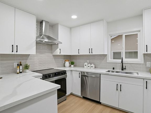 5th image of 4923 Corbin Ave