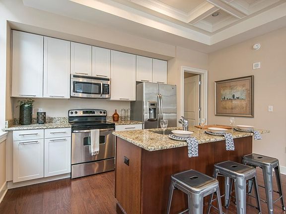 4th image of 224 S 15th St #301