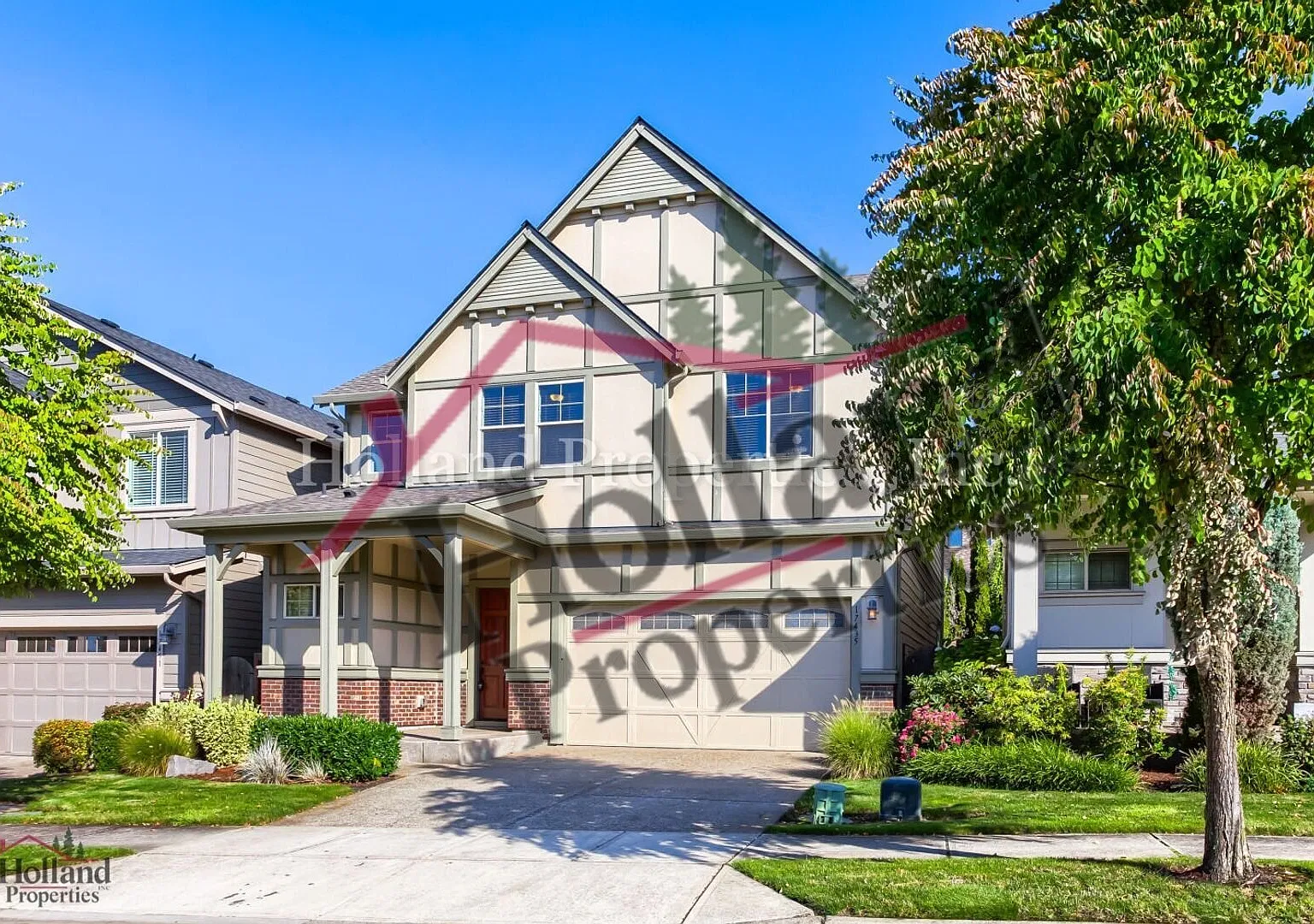 Spacious 4BR Beaverton Home with Pool, Patio & Private Yard — Photo 2