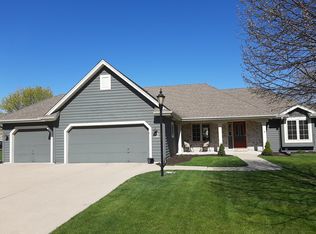 W261N2559 Deer Haven Dr, Pewaukee, WI 53072