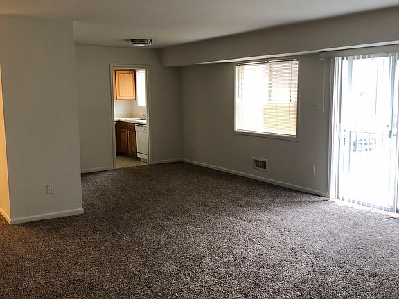 3rd image of 10631 Montrose Ave APT 101