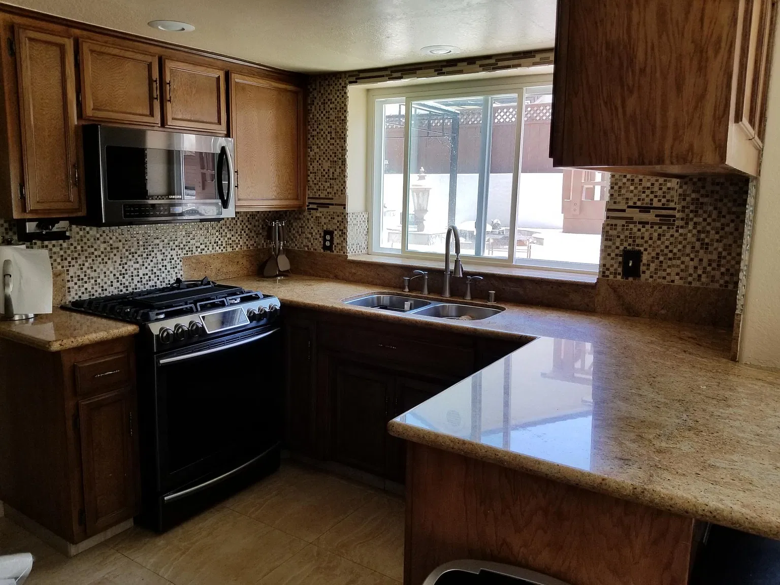 4 bed, 2.5 bath, 1700 sqft, $3,995 — Photo 3