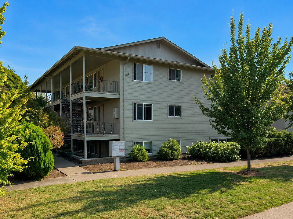 329 SW 10th St