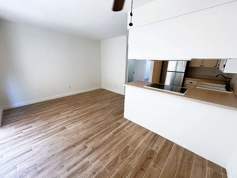 4846 N Woodmere Fairway #3 — Photo 6