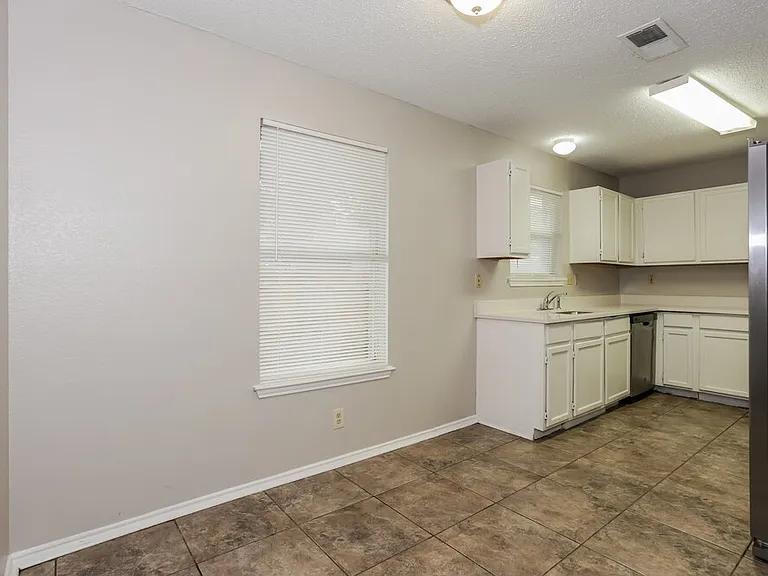 8120 Camelot Rd — Photo 7