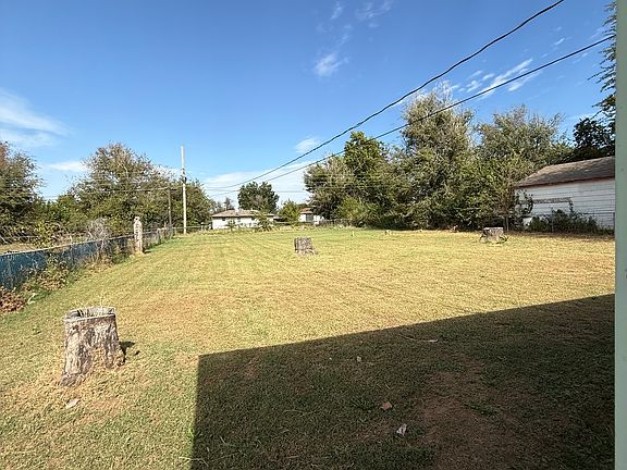 2nd image of 8409 NE 33rd St