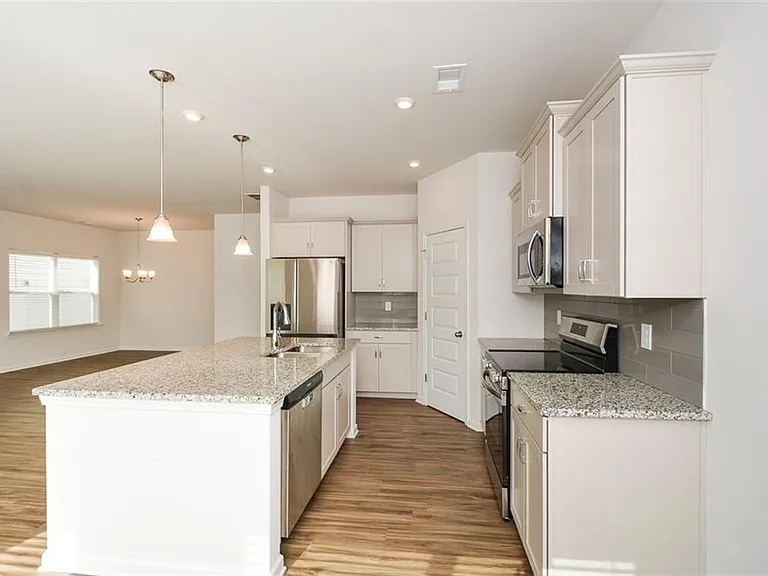 350 Cranston Dr — Photo 11