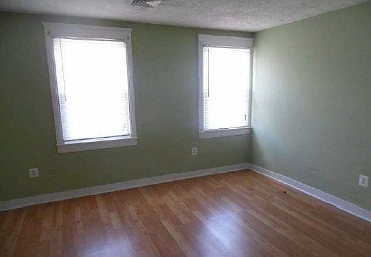 3rd image of 548 N Queen St #2