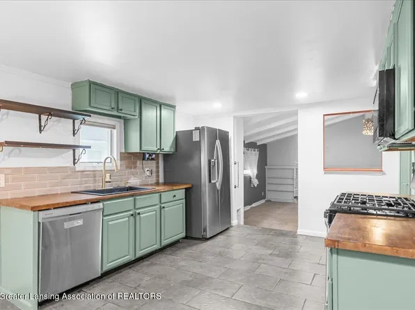 211 N Deerfield Ave, Lansing, MI 48917