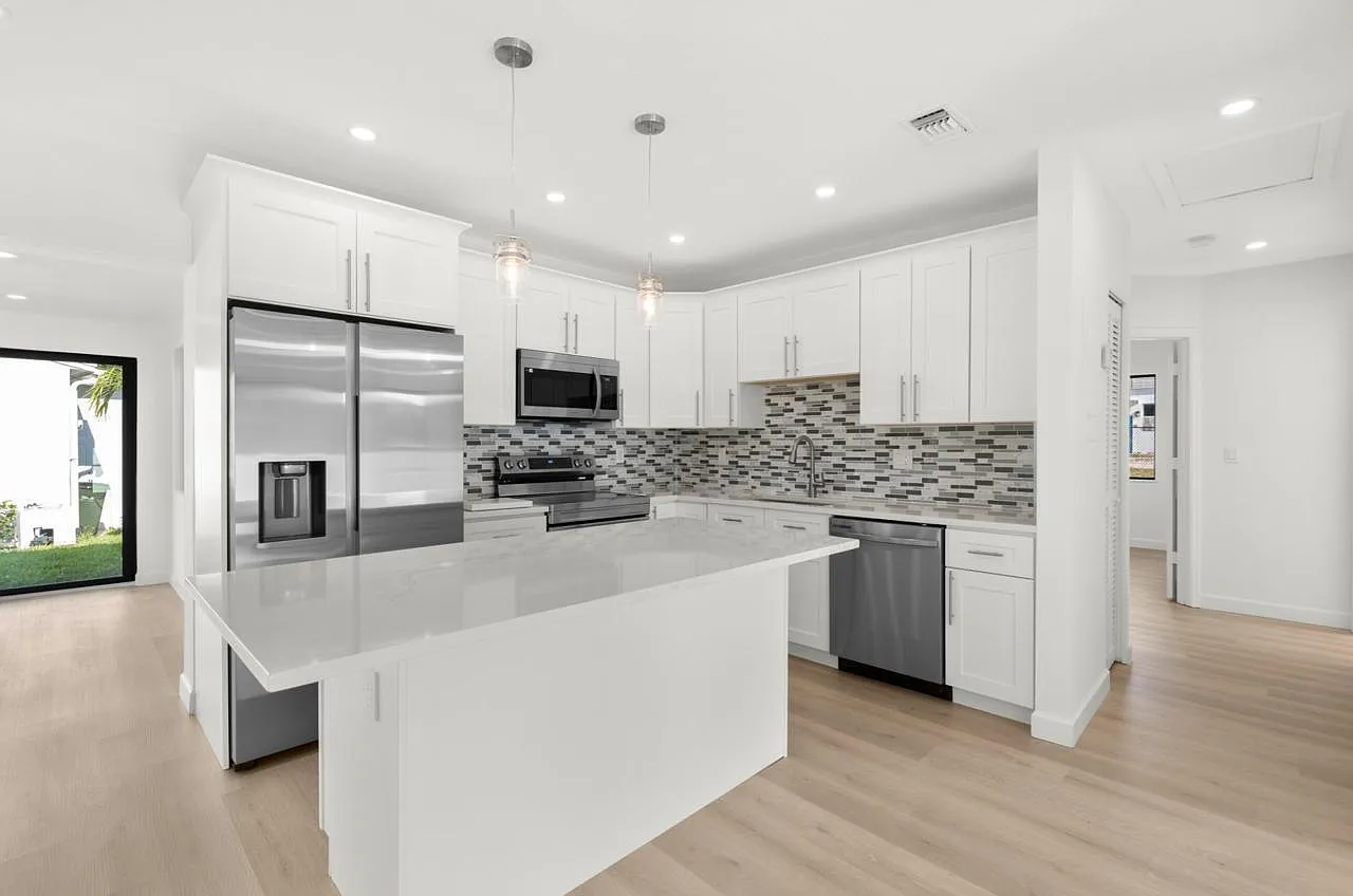 4 bed, 2.0 bath, 1409 sqft, $6,250 — Photo 4