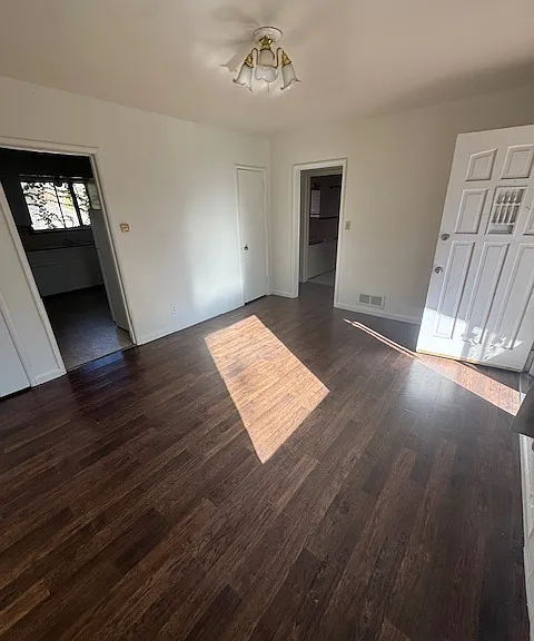 951 E Logan Ave #B — Photo 3