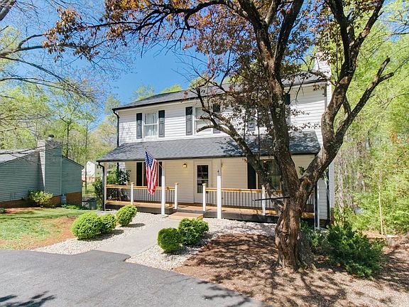 3rd image of 411 Jefferson Woods Dr
