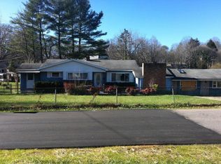 121 White Oak Ln, Brevard, NC 28712