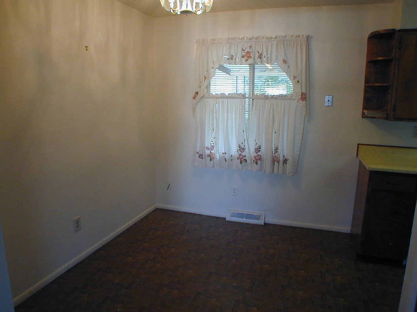 House For Lease — Photo 4