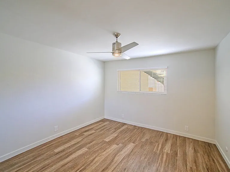 unit on 32nd — Photo 8