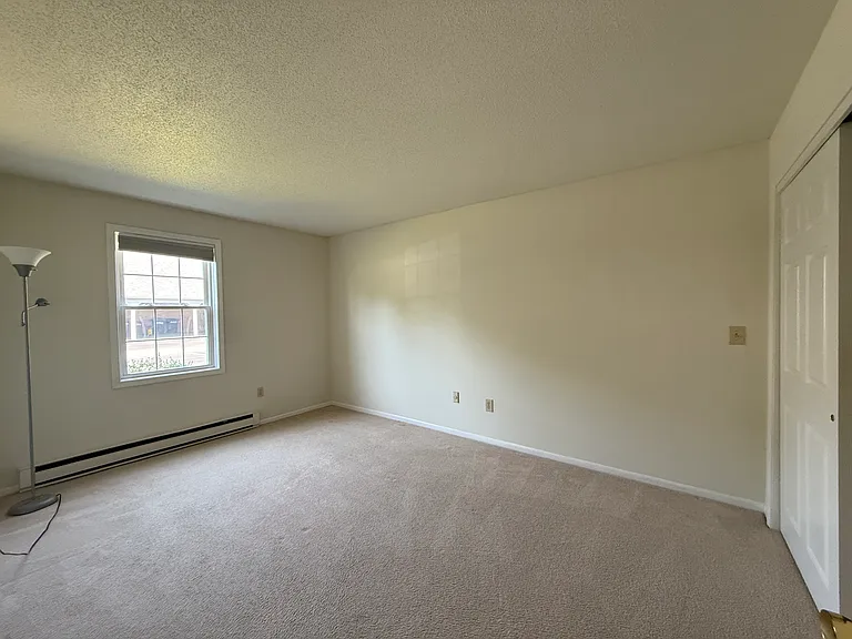 23 Twin Oaks Ter — Photo 6