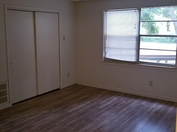 5th image of 410 S Maple St
