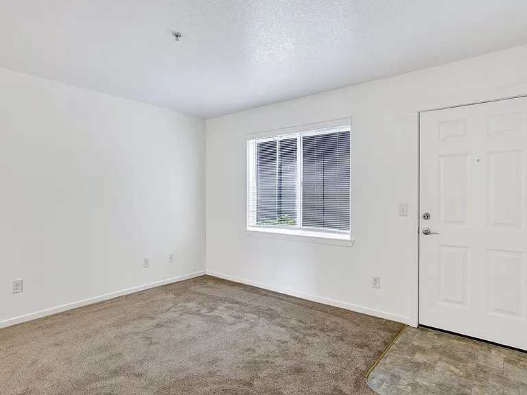 117-121 SE 125th Ave #151 — Photo 8