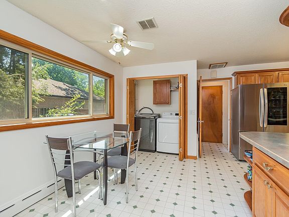 5th image of 929 Balfour St