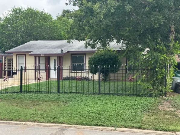 835 Utopia Ln, San Antonio, TX 78223