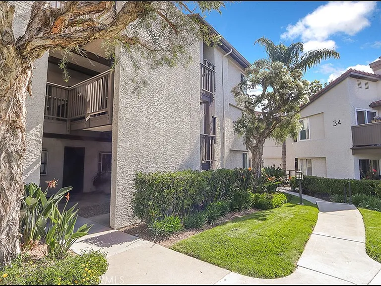 30 Corniche Dr #D — Photo 2