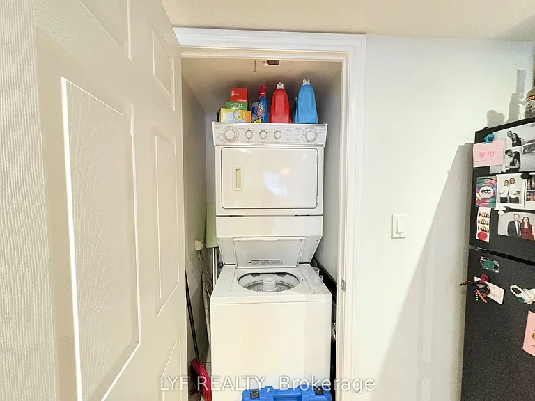 270 Wellington St W #624 — Photo 22