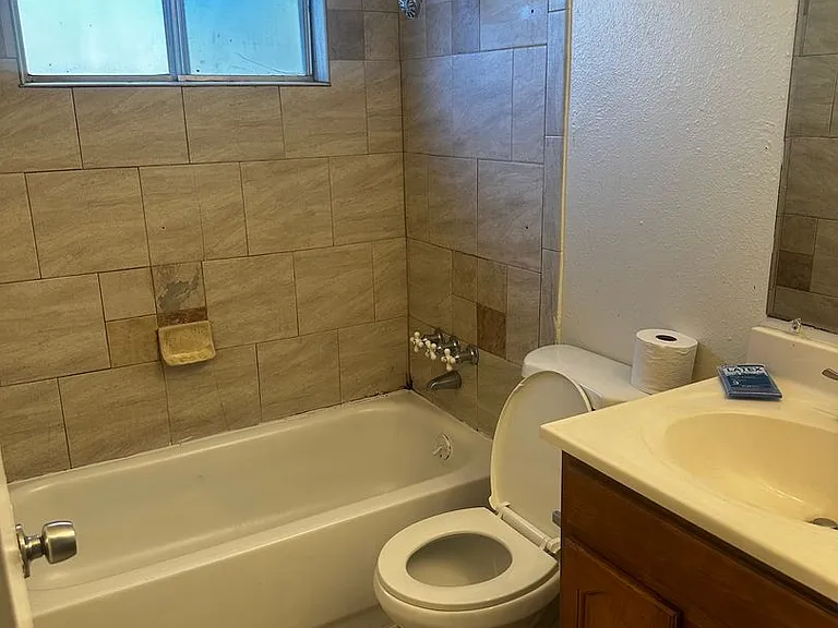 830 Astor Dr — Photo 9