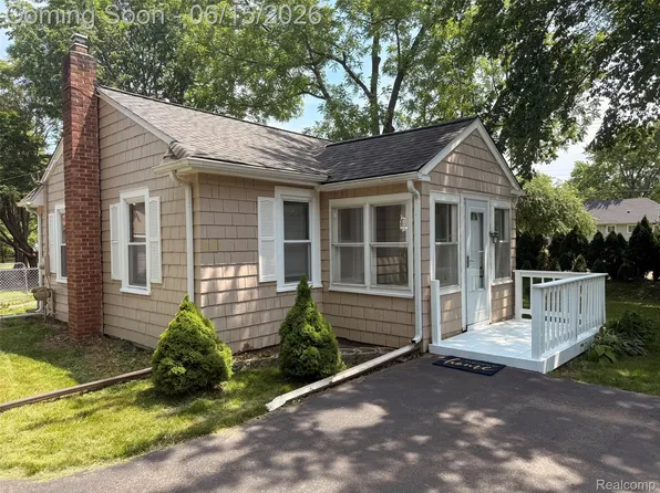 29780 Milford Rd, New Hudson, MI 48165