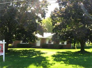 918 Mount Hope Rd, New Castle, PA 16101