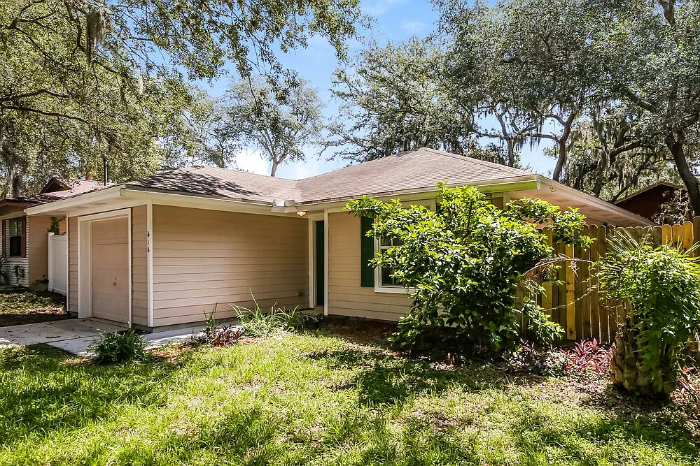 3 bed, 2.0 bath, 1195 sqft, $1,980 — Photo 3