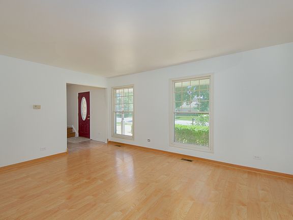 5th image of 402 N Walnut Ln