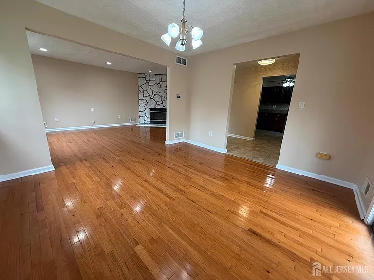 1302 Edison Glen Ter — Photo 4