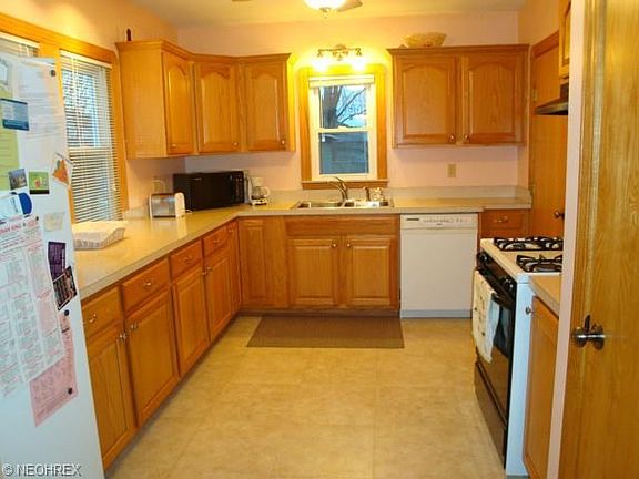4th image of 835 W 13th St