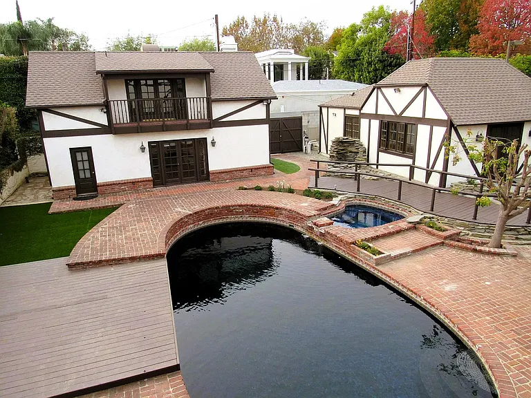 605 Foothill Rd — Photo 4