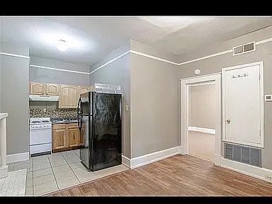 3rd image of 10 Kenneth St #A
