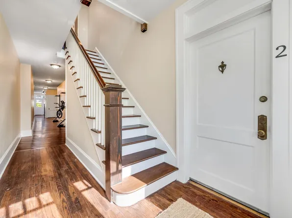 Charming Renovated 1BR/1BA located in Historic Hyde Park