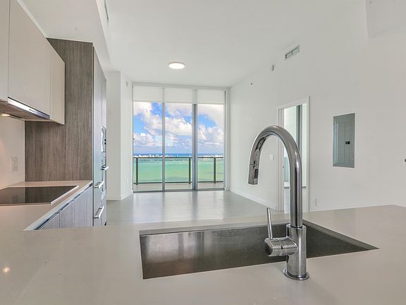 5th image of 2900 NE 7th Ave Ph 4605