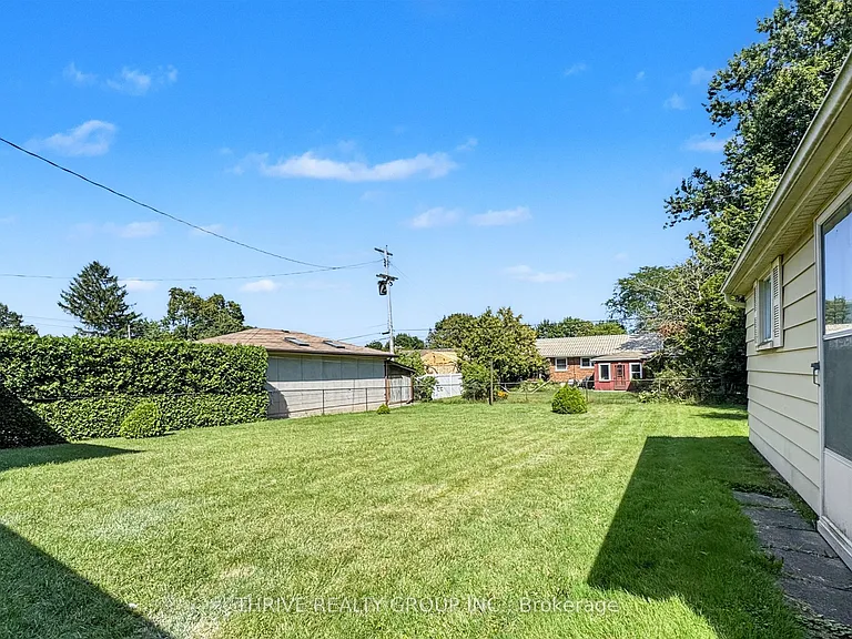 444 Ridgewood Cres #LOWER — Photo 20