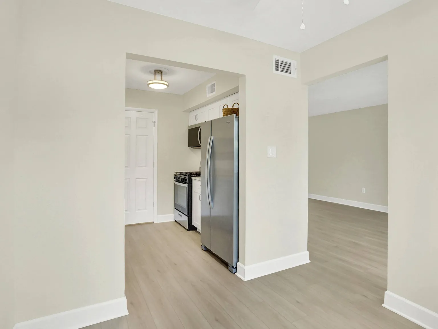 Twin Lakes Apartments — Photo 4