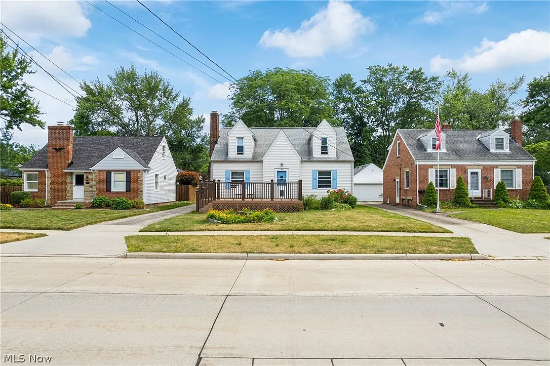 155 Kraft St photo 1