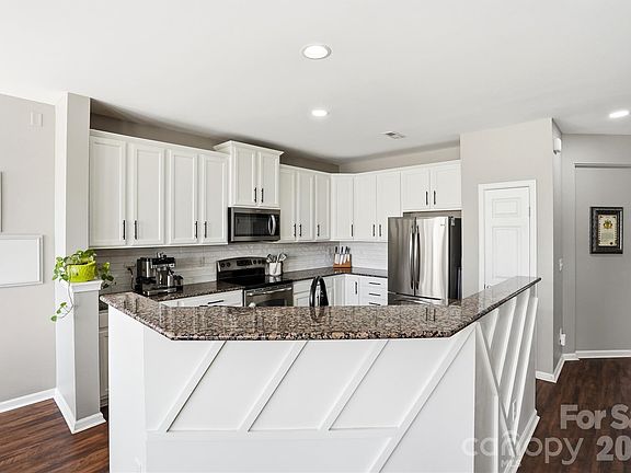 5th image of 10005 Kings Parade Blvd