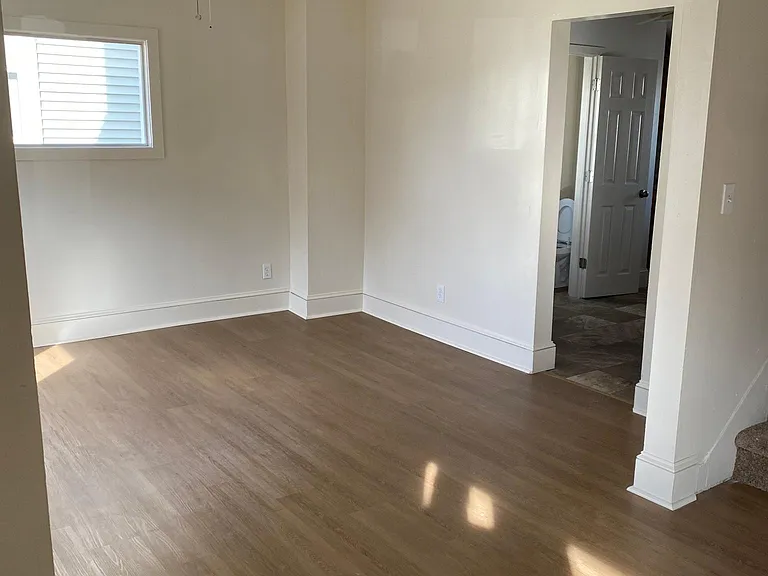 45 Lockhart Ave — Photo 2