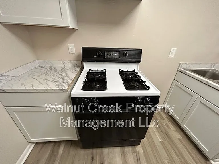 100 Rush St — Photo 7