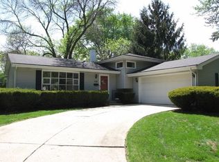 128 Thrush Ln, Naperville, IL 60540