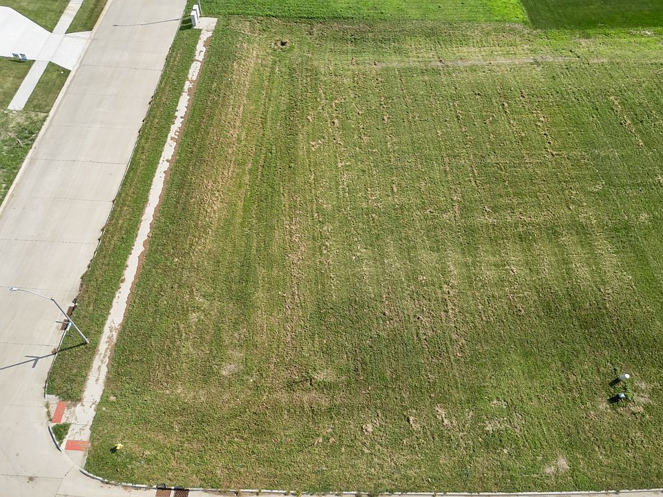 2nd image of 17200 Springbrook Trl