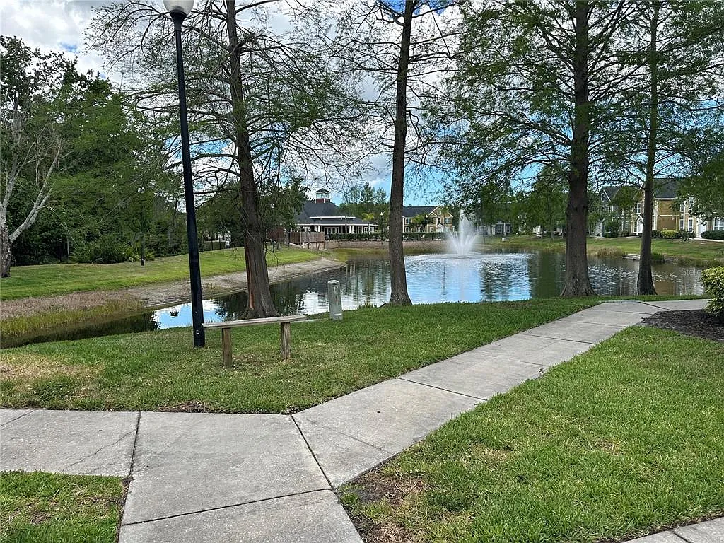2 bed, 2.0 bath, 1316 sqft, $1,900 — Photo 2