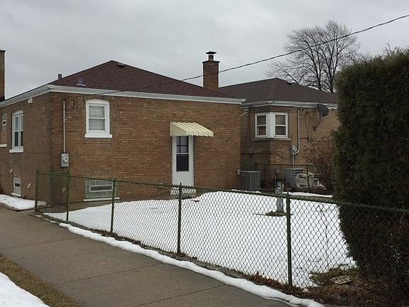 3rd image of 4900 S La Crosse Ave